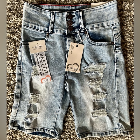 Junior Shorts, Size 1, High rise Bermuda, Distressed Denim, Stretch comfort NWT - Picture 1 of 2